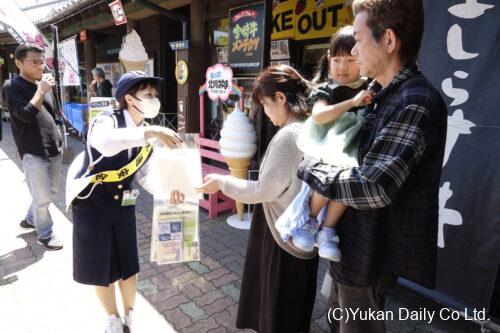 大型連休に合わせて開かれた延岡署と佐伯署の合同キャンペーン