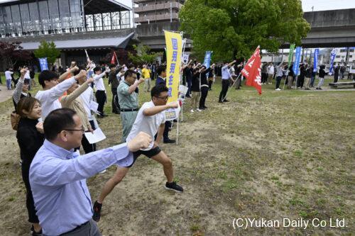 約２５０人が参加した日向地区メーデー