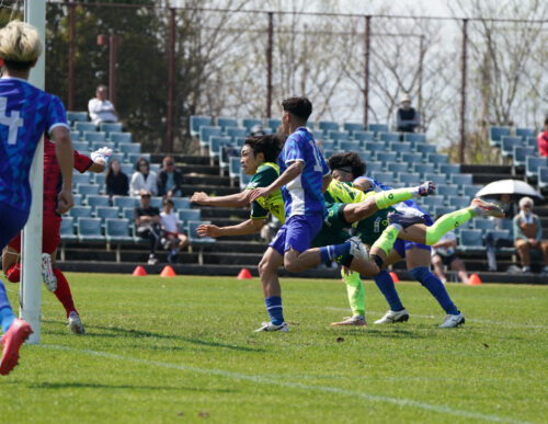 【ＦＣ延岡ＡＧＡＴＡ―日本製鉄大分】ヘディングでゴールを奪う七牟禮